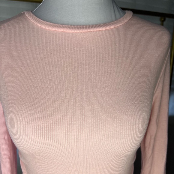 Forever 21 Cropped Light Pink Long Sleeve & Ruched Sides for the extra finch SzS - Picture 6 of 7